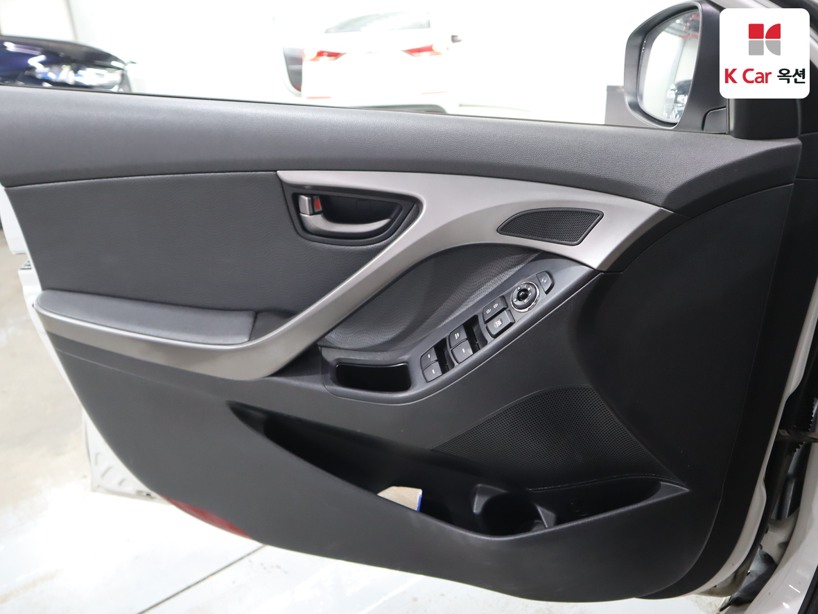 هيونداي إلانترا 2011 - صورة 8