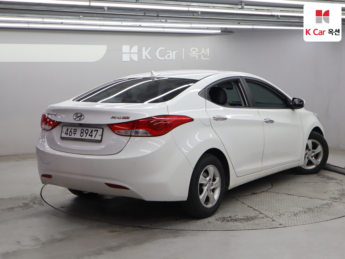 هيونداي إلانترا 2011 - صورة 2