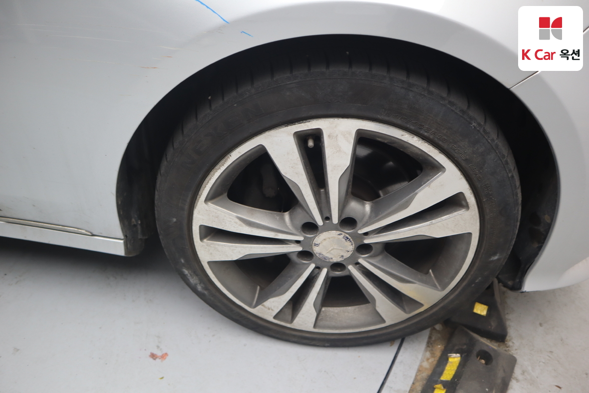 Mercedes-Benz E-Class 2014 - Image 48