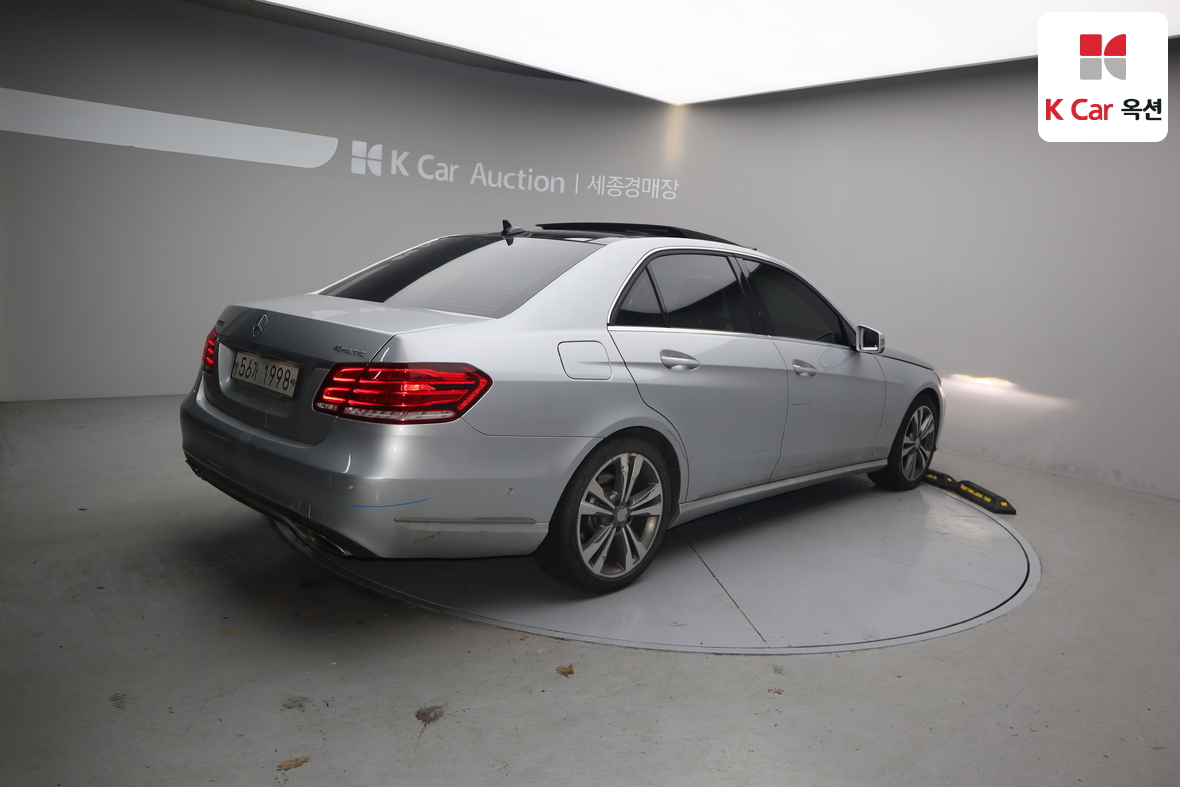 Mercedes-Benz E-Class 2014 - Image 2