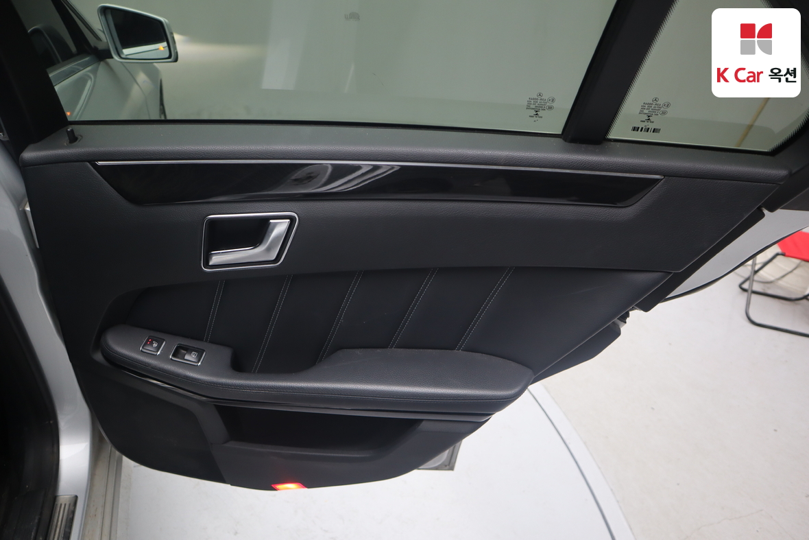 Mercedes-Benz E-Class 2014 - Image 30