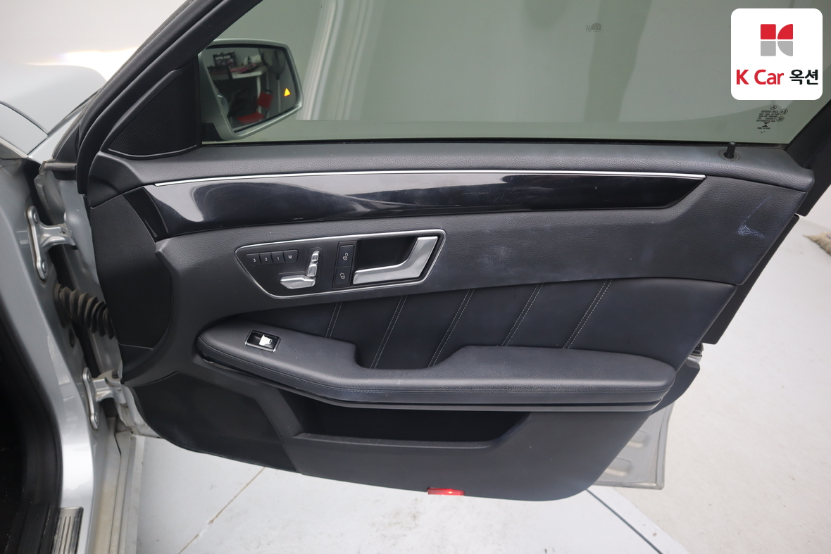 Mercedes-Benz E-Class 2014 - Image 32