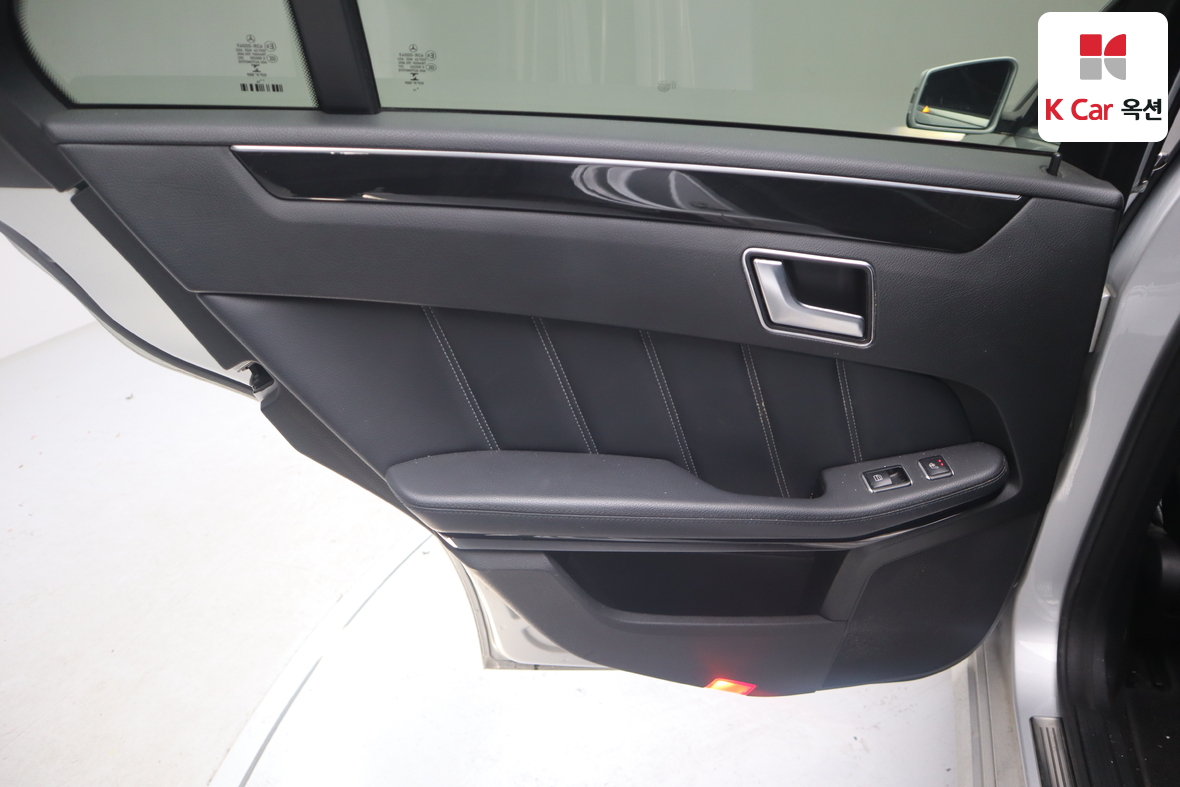 Mercedes-Benz E-Class 2014 - Image 23