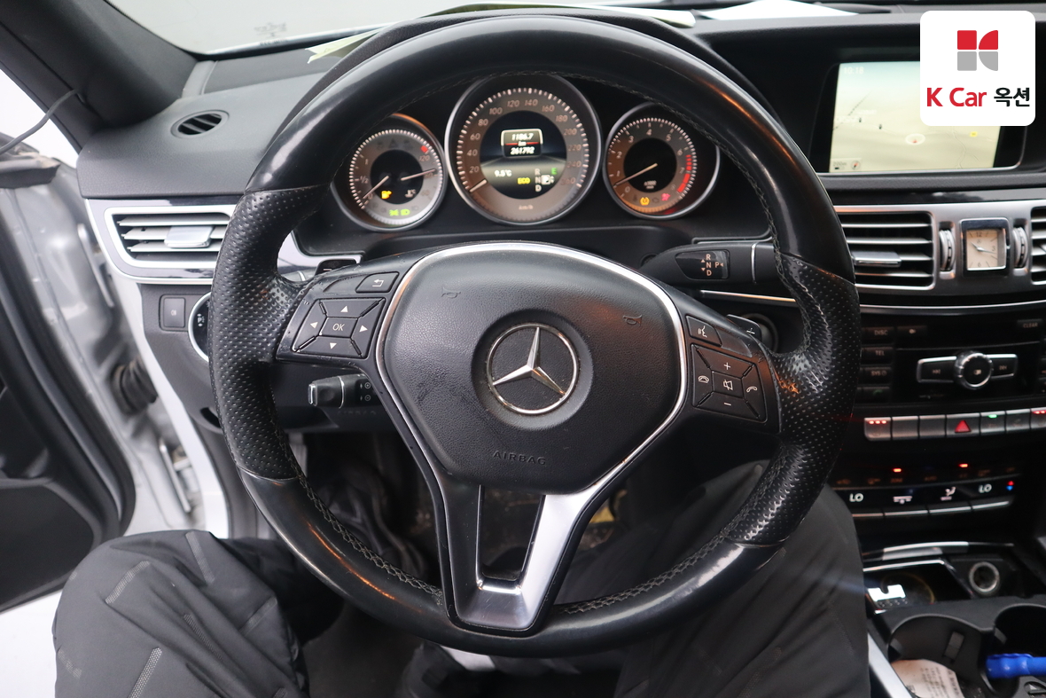 Mercedes-Benz E-Class 2014 - Image 10