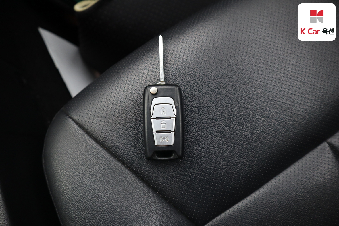 KG Mobility Korando Sports 2015 - Image 17