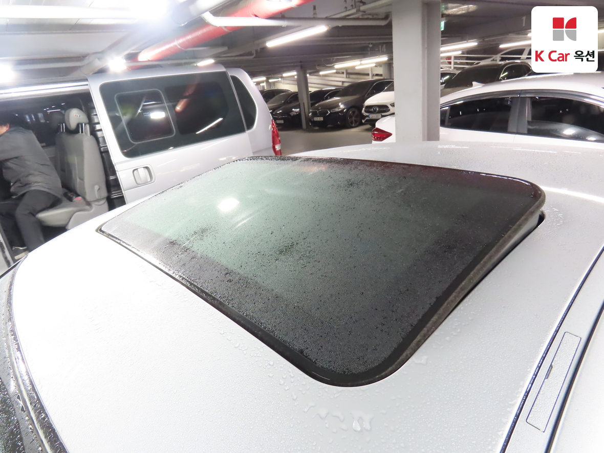 BMW 3 Series 2010 - Image 23