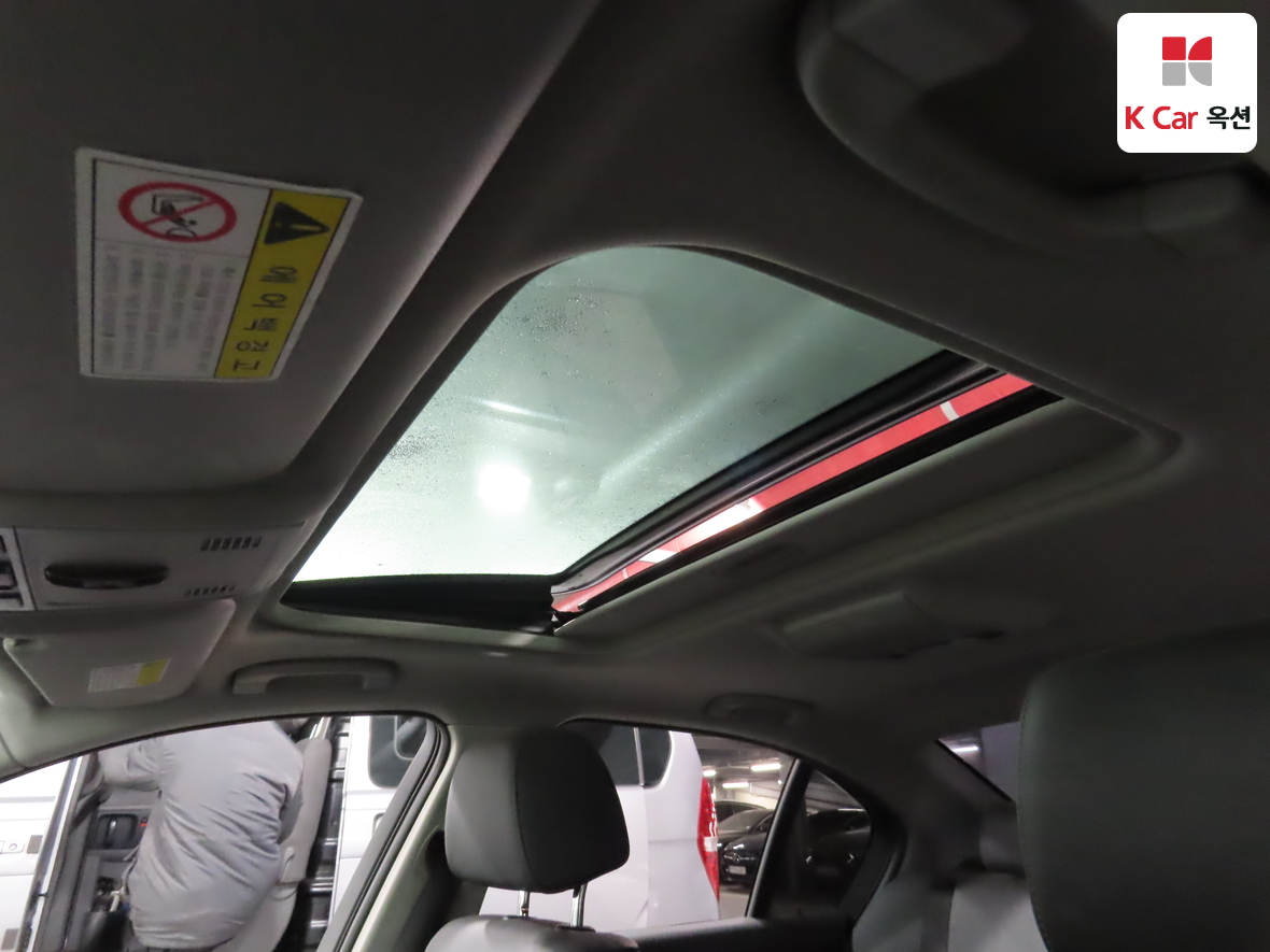 BMW 3 Series 2010 - Image 22