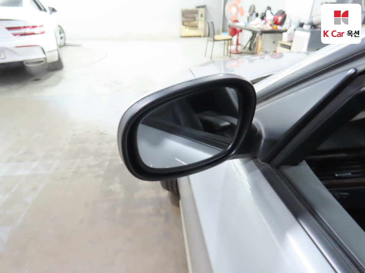 BMW 3 Series 2010 - Image 24