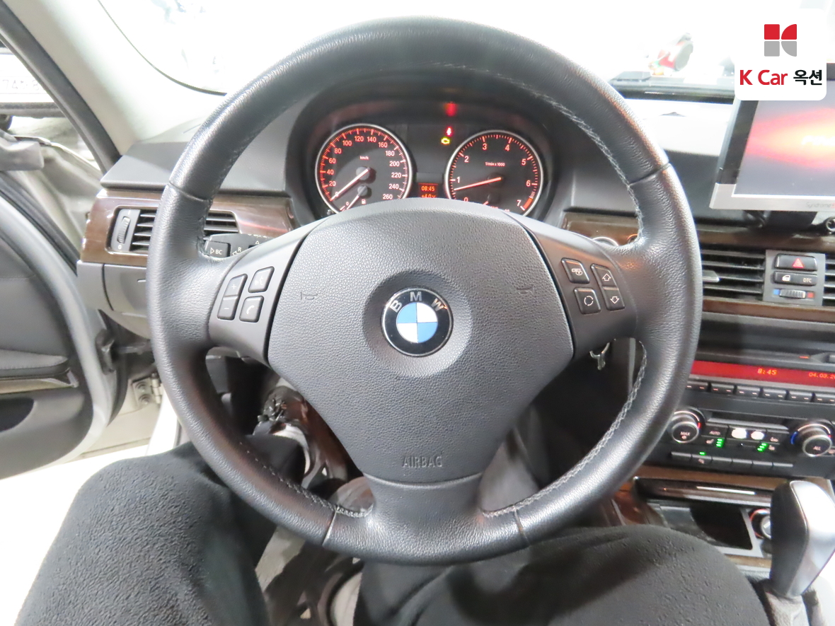 BMW 3 Series 2010 - Image 10