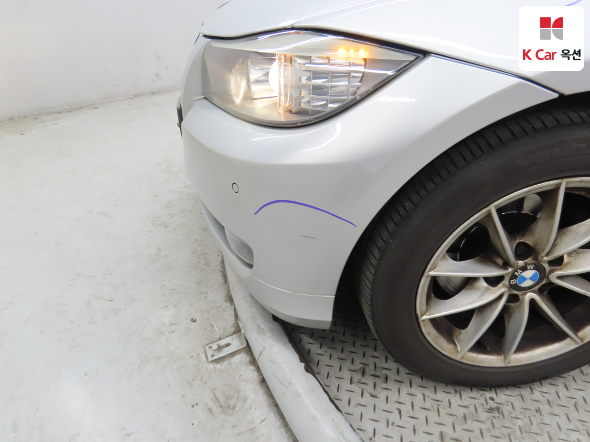 BMW 3 Series 2010 - Image 39