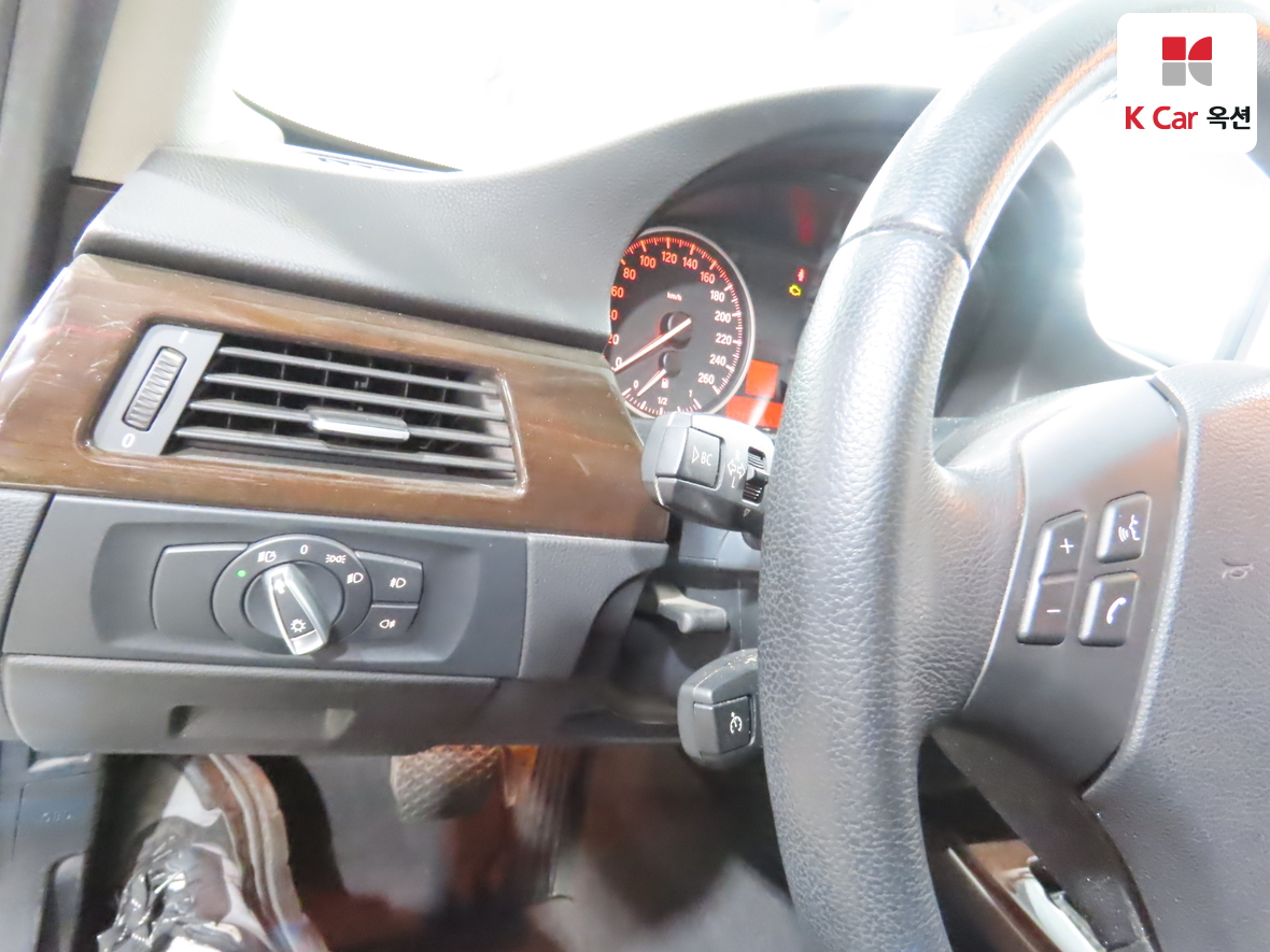 BMW 3 Series 2010 - Image 9