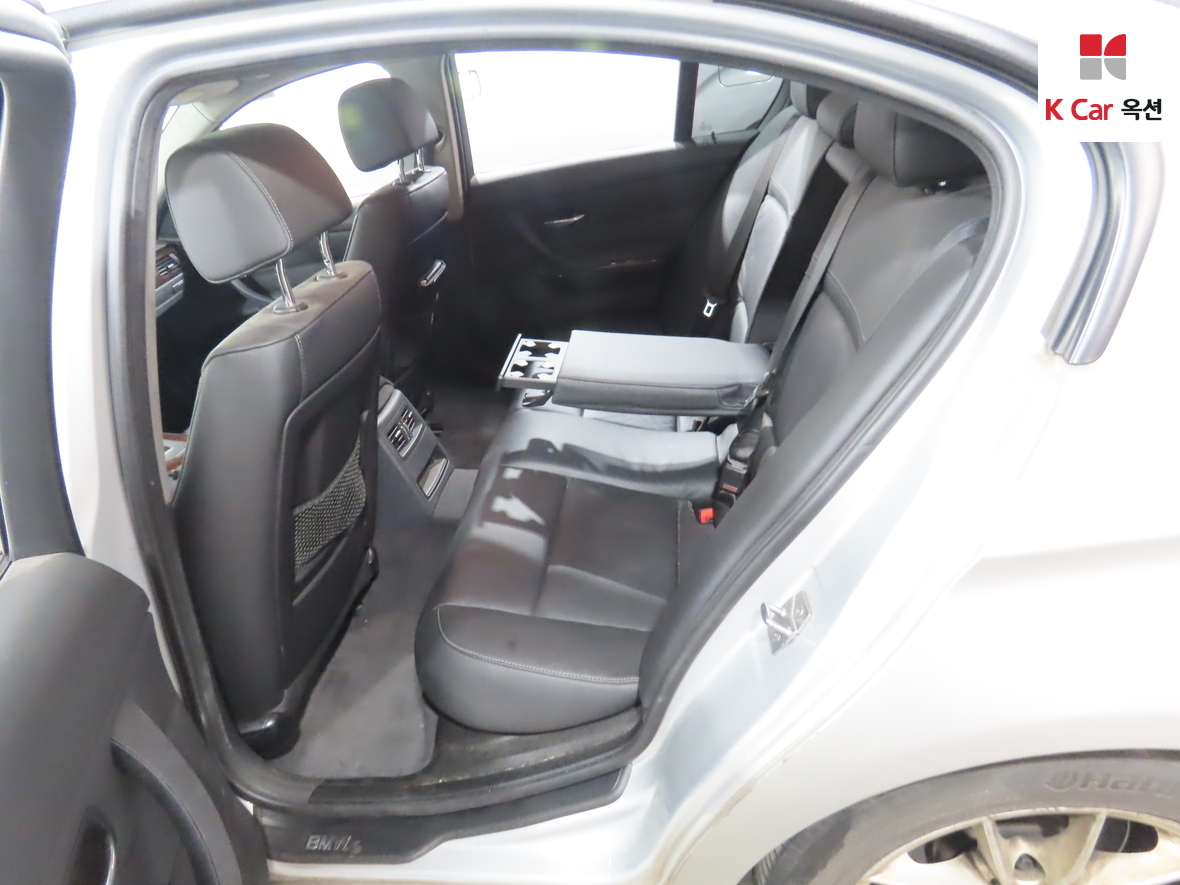 BMW 3 Series 2010 - Image 26