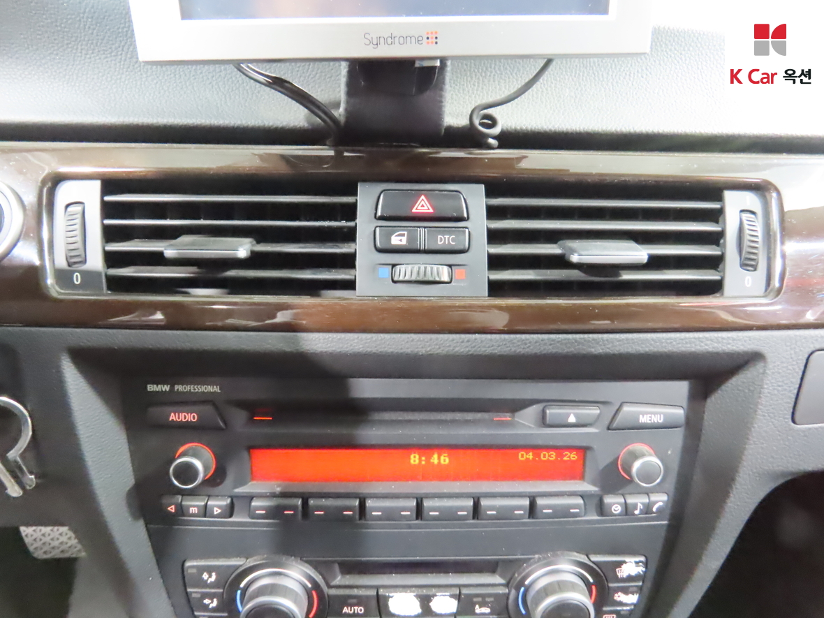 BMW 3 Series 2010 - Image 15