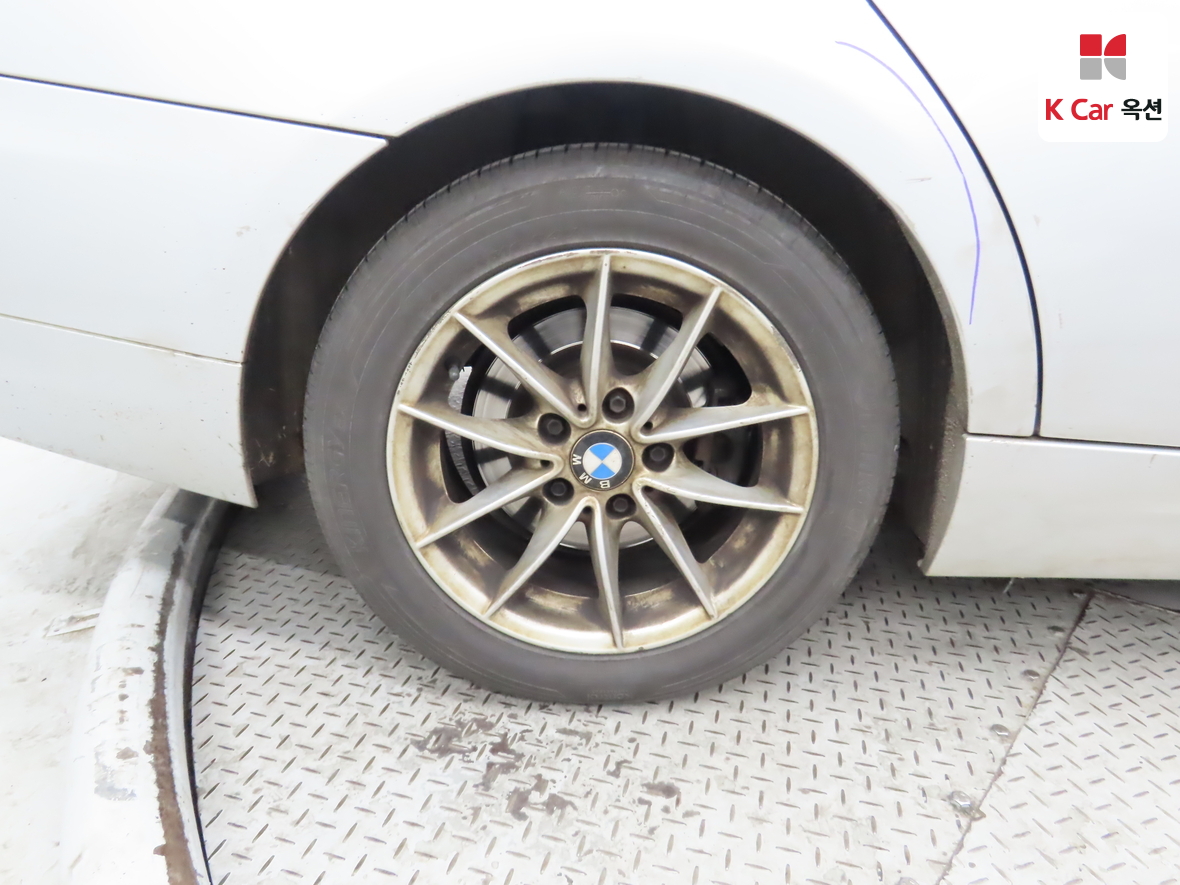 BMW 3 Series 2010 - Image 51