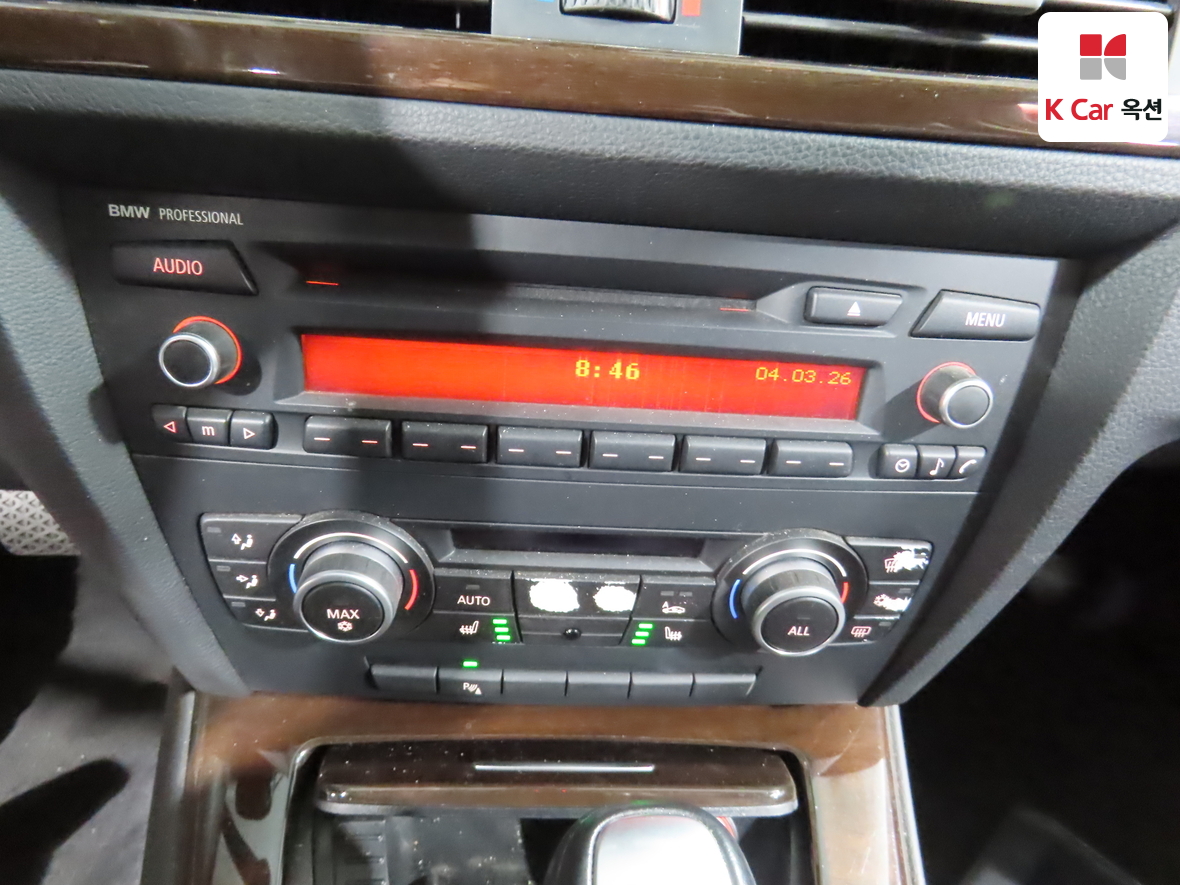 BMW 3 Series 2010 - Image 16