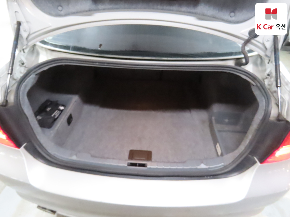 BMW 3 Series 2010 - Image 27