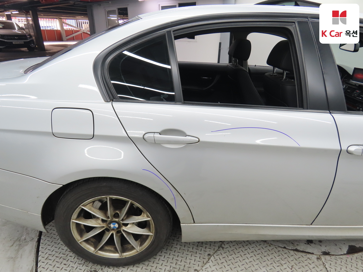 BMW 3 Series 2010 - Image 45