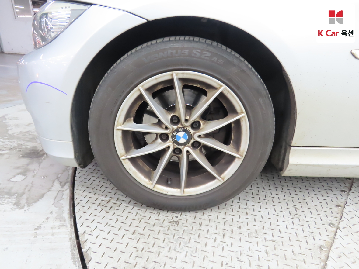 BMW 3 Series 2010 - Image 49