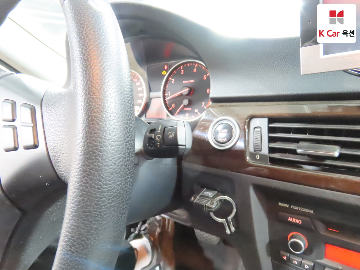 BMW 3 Series 2010 - Image 11