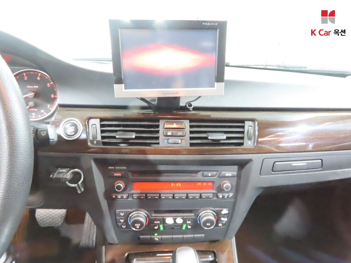 BMW 3 Series 2010 - Image 6