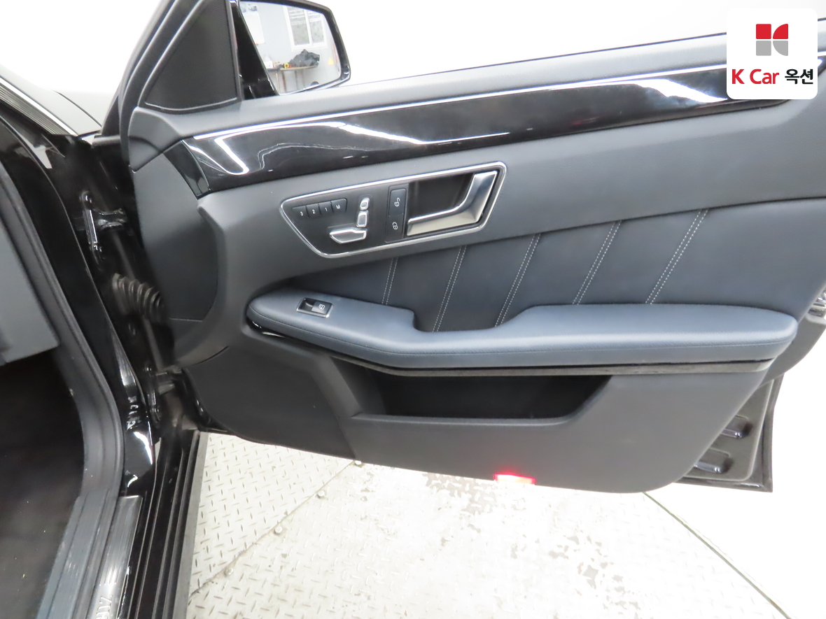 Mercedes-Benz E-Class 2016 - Image 32