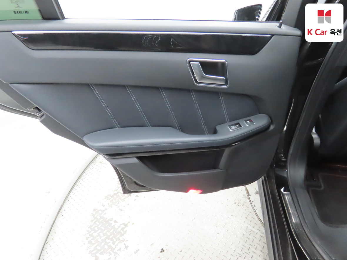 Mercedes-Benz E-Class 2016 - Image 25