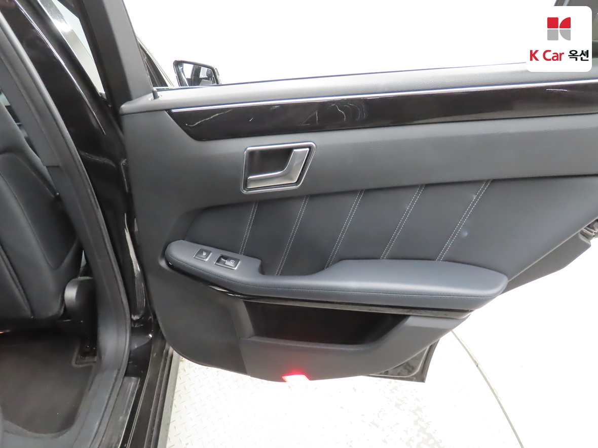 Mercedes-Benz E-Class 2016 - Image 30