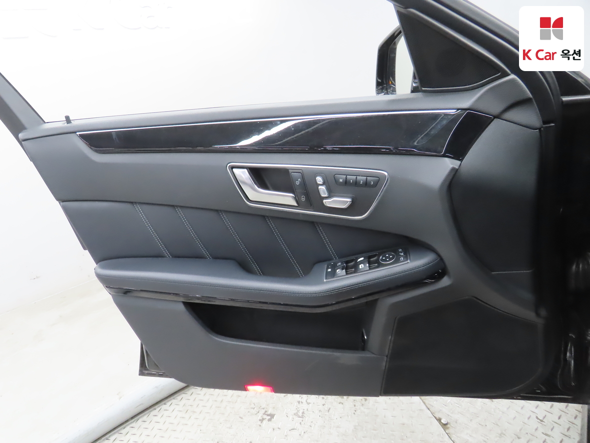 Mercedes-Benz E-Class 2016 - Image 8