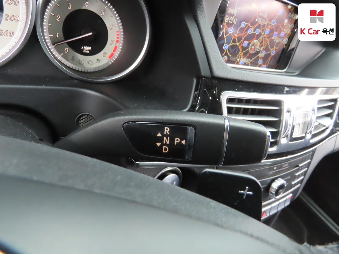 Mercedes-Benz E-Class 2016 - Image 17