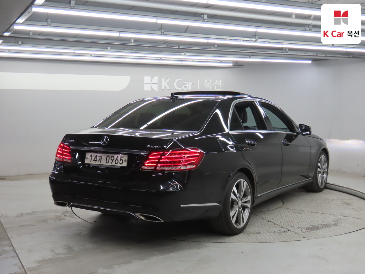 Mercedes-Benz E-Class 2016 - Image 2
