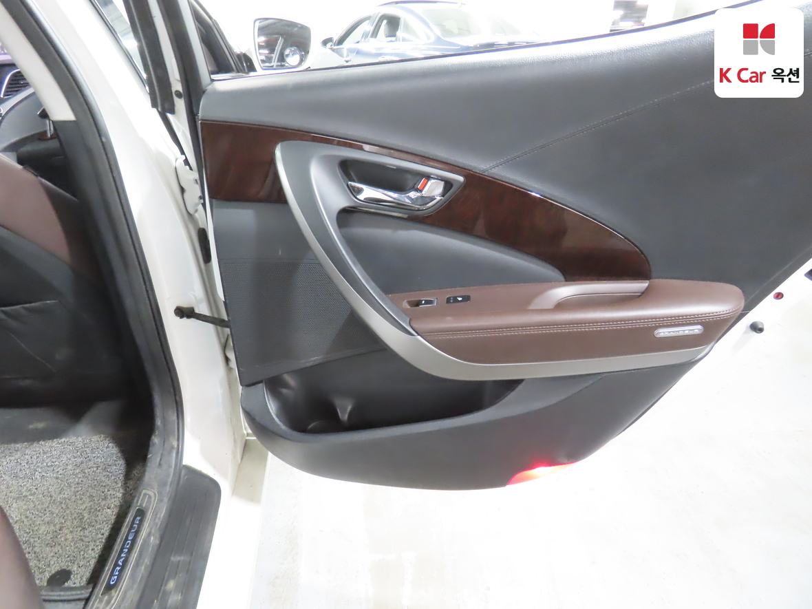 Hyundai AZERA 2015 - Image 28