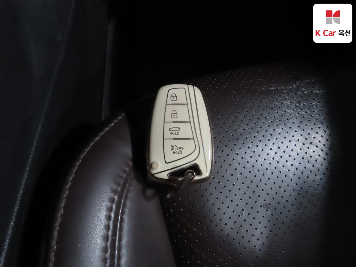 Hyundai AZERA 2015 - Image 17