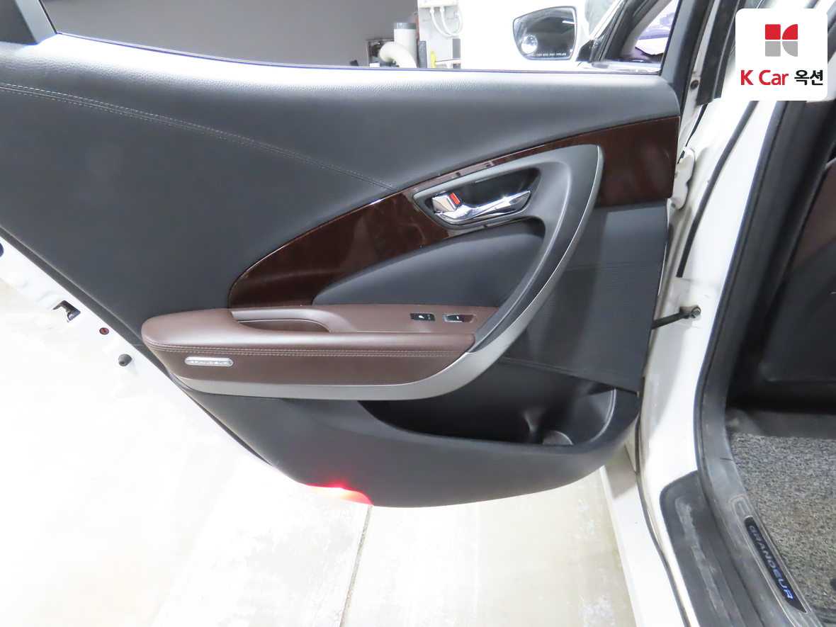 Hyundai AZERA 2015 - Image 24