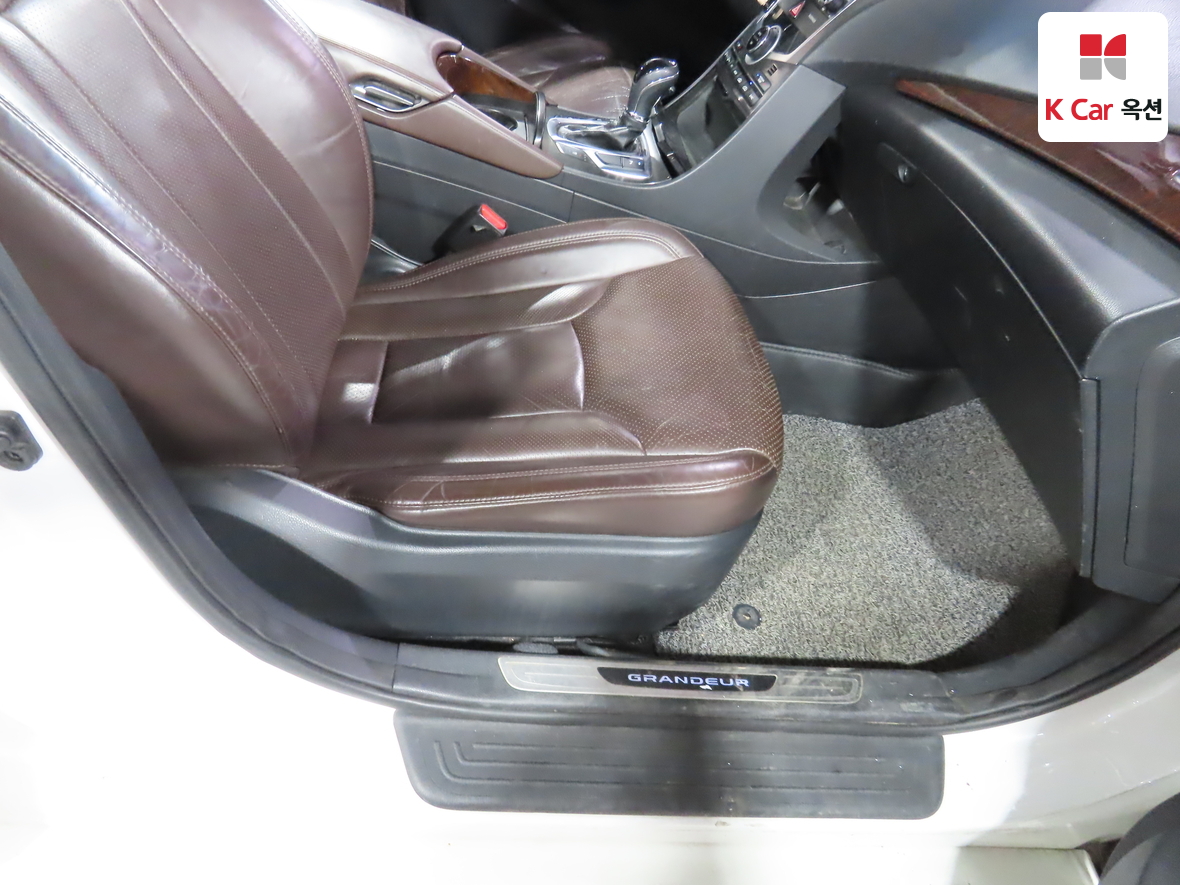 Hyundai AZERA 2015 - Image 31