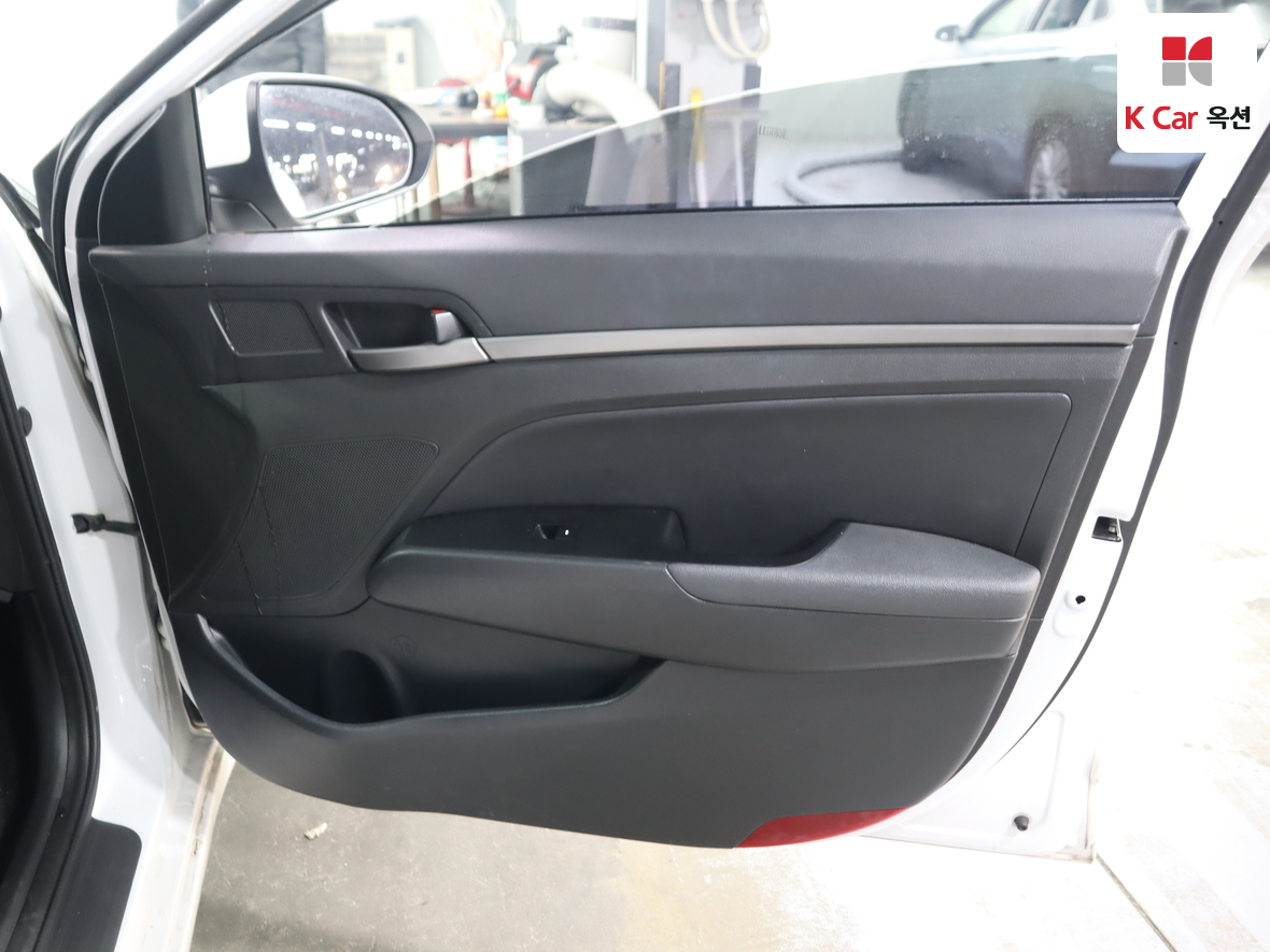 هيونداي إلانترا 2018 - صورة 29