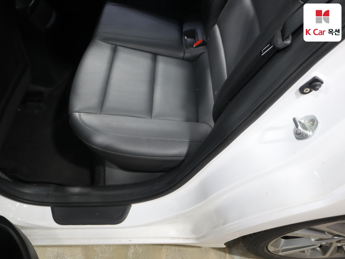 هيونداي إلانترا 2018 - صورة 24