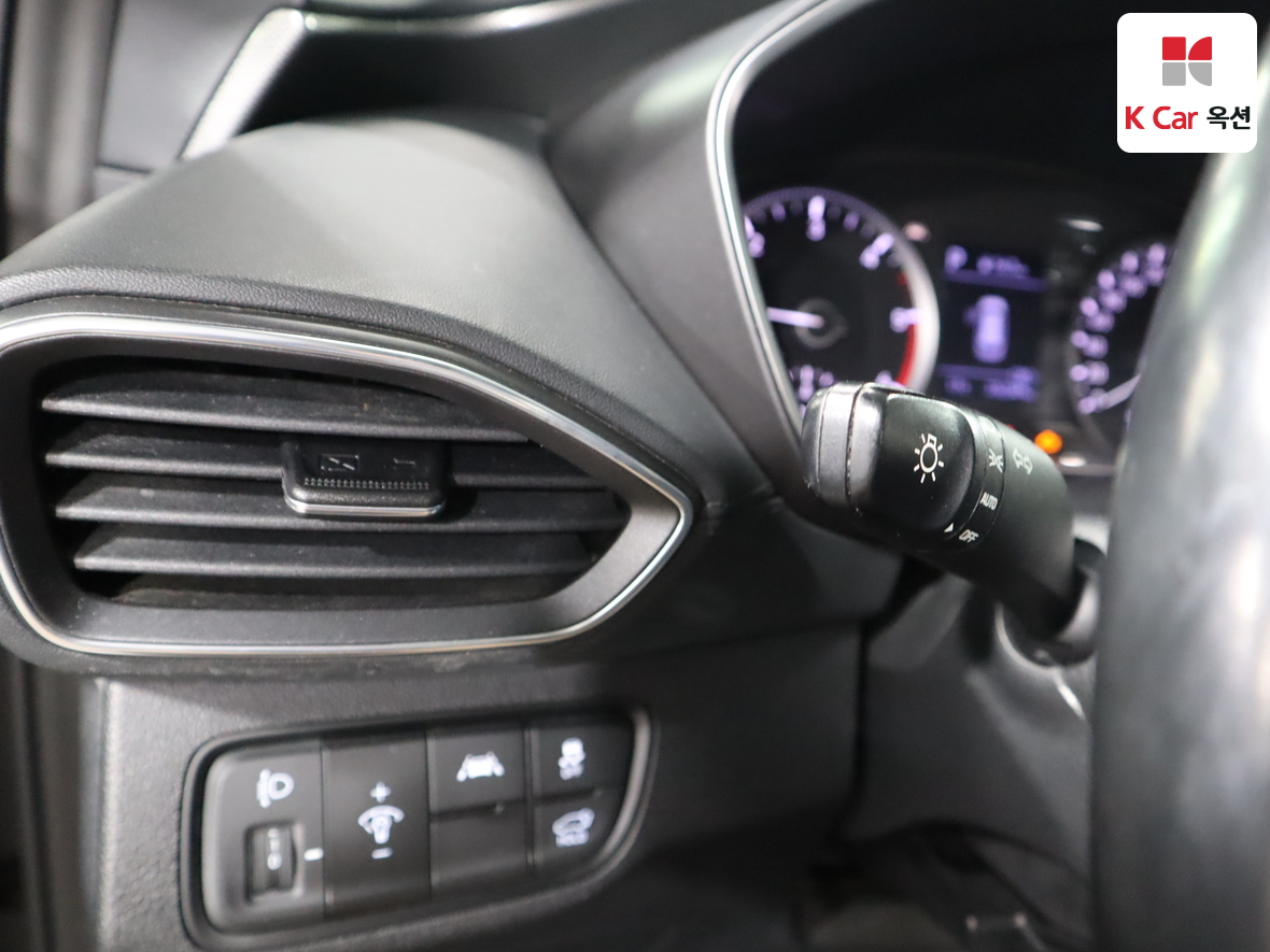 Hyundai Santa Fe 2020 - Image 9