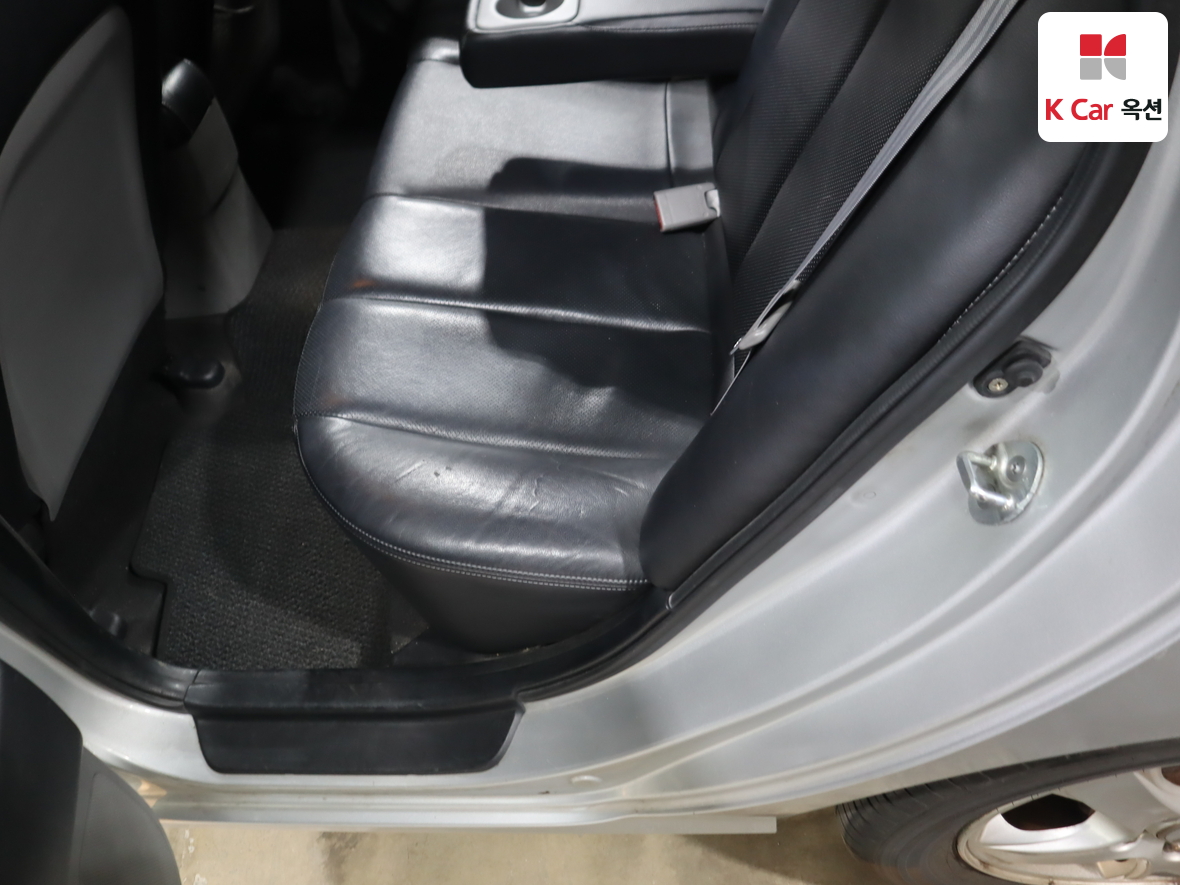 هيونداي إلانترا 2010 - صورة 23