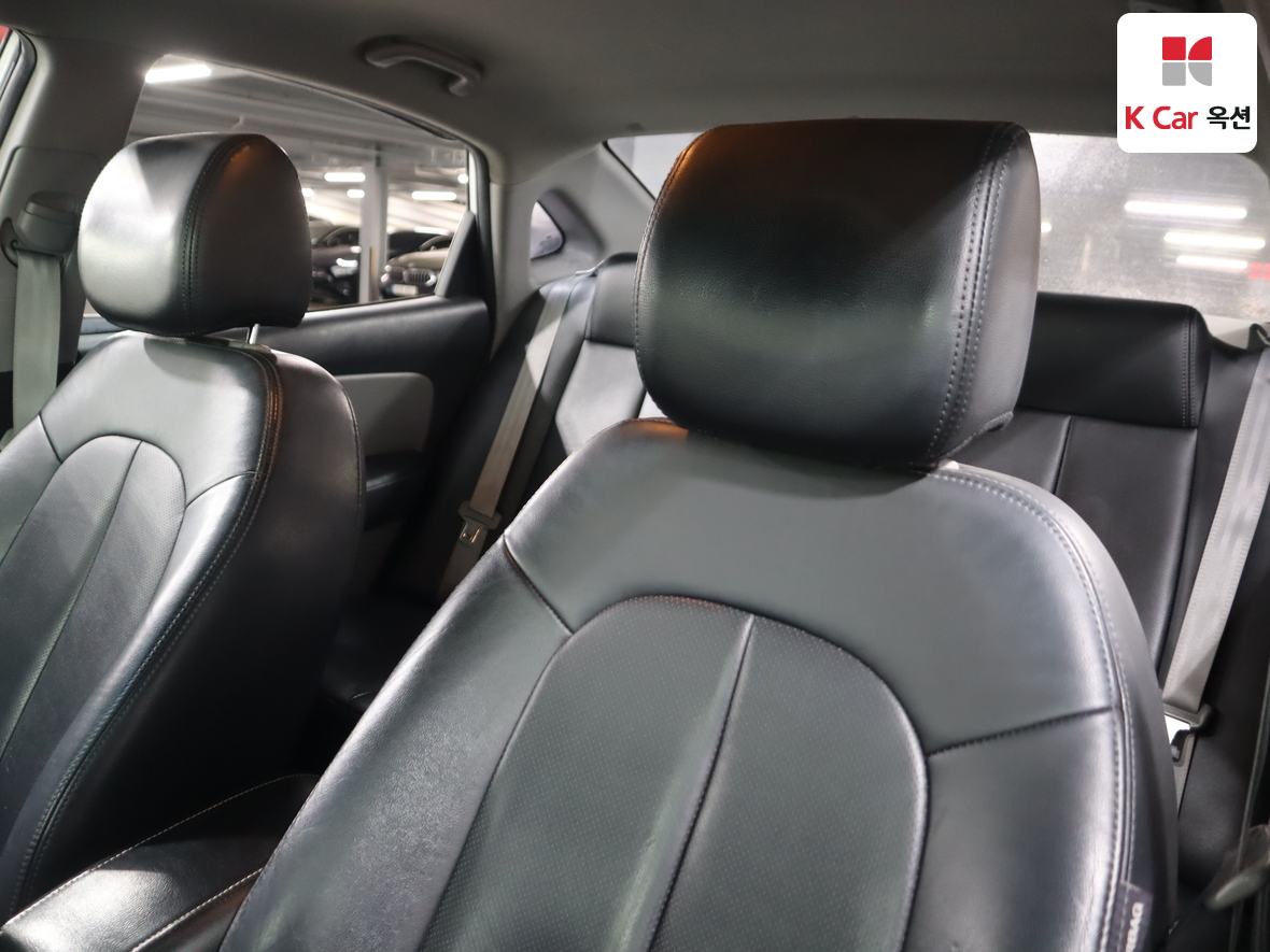 هيونداي إلانترا 2010 - صورة 18