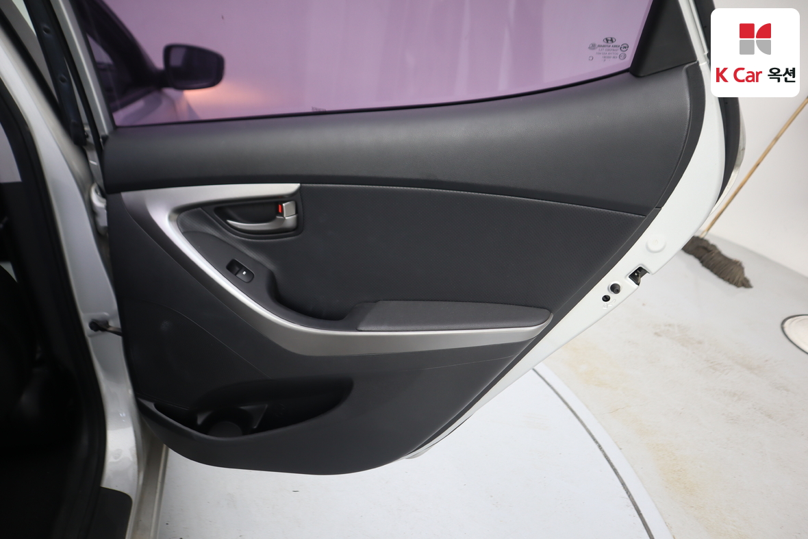 Hyundai Elantra 2013 - Image 25