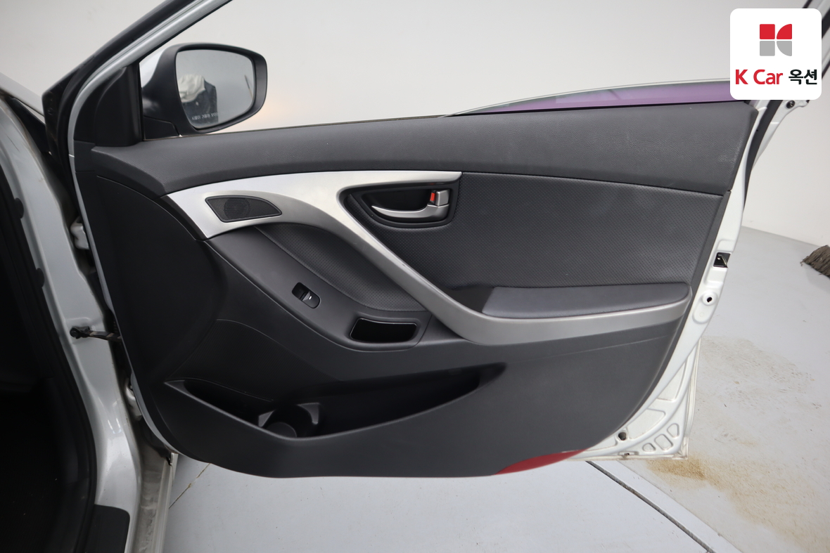 Hyundai Elantra 2013 - Image 27