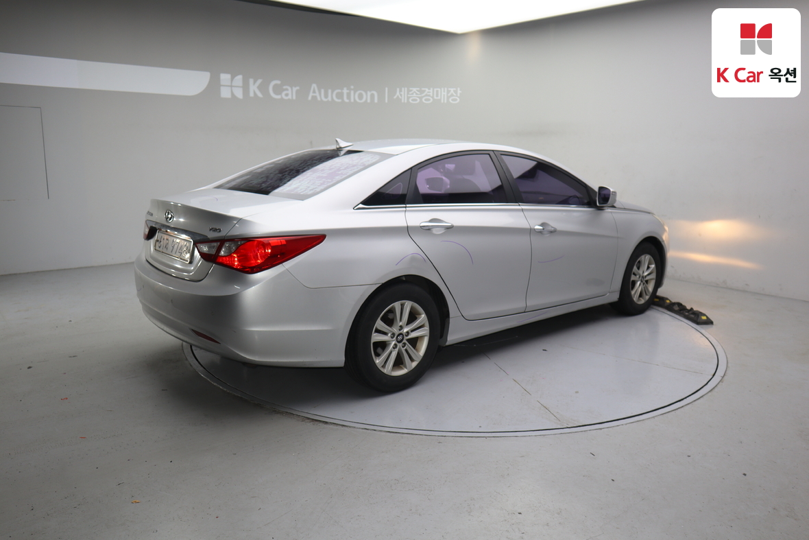 Hyundai Sonata 2012 - Image 2