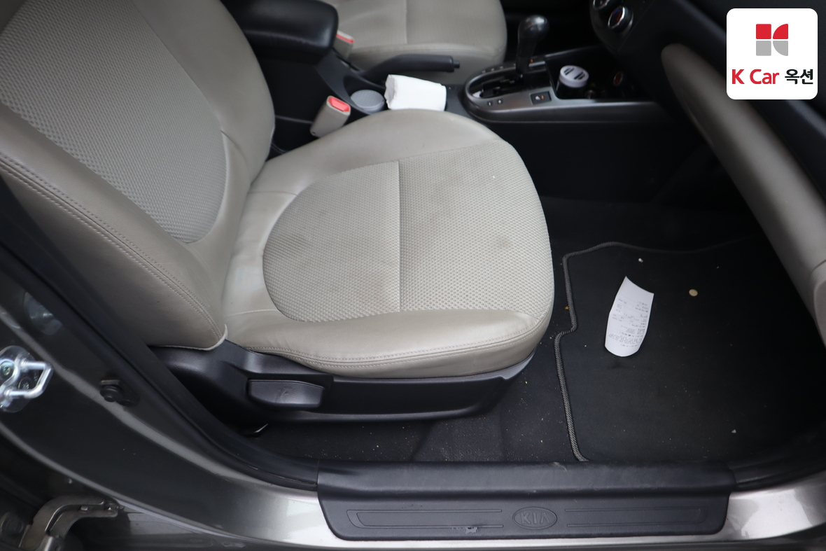 كيا فورتي 2010 - صورة 27