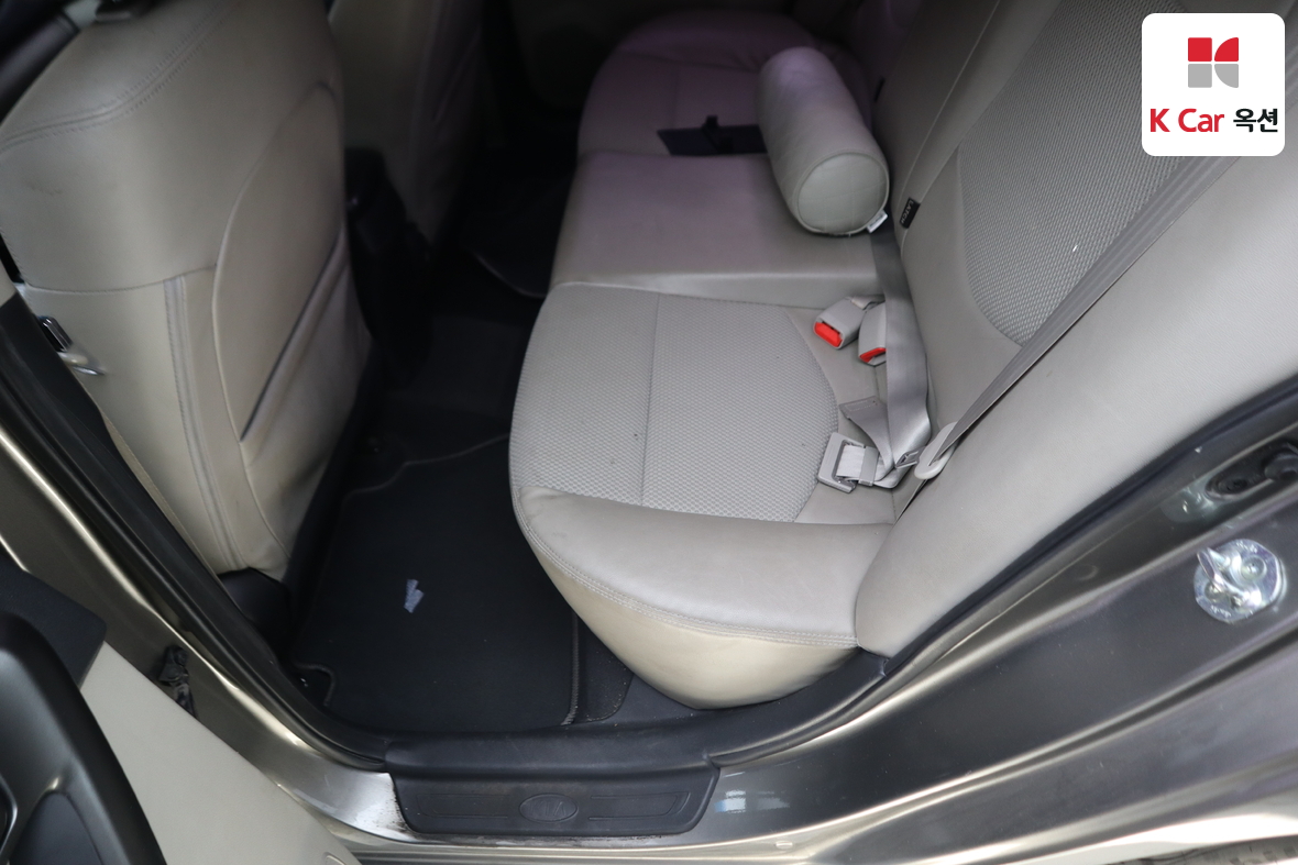 كيا فورتي 2010 - صورة 21