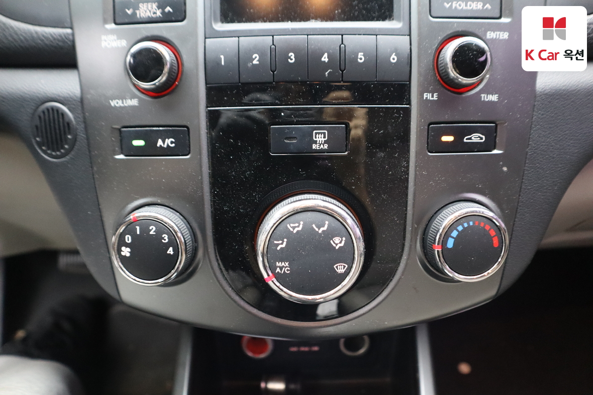 كيا فورتي 2010 - صورة 14