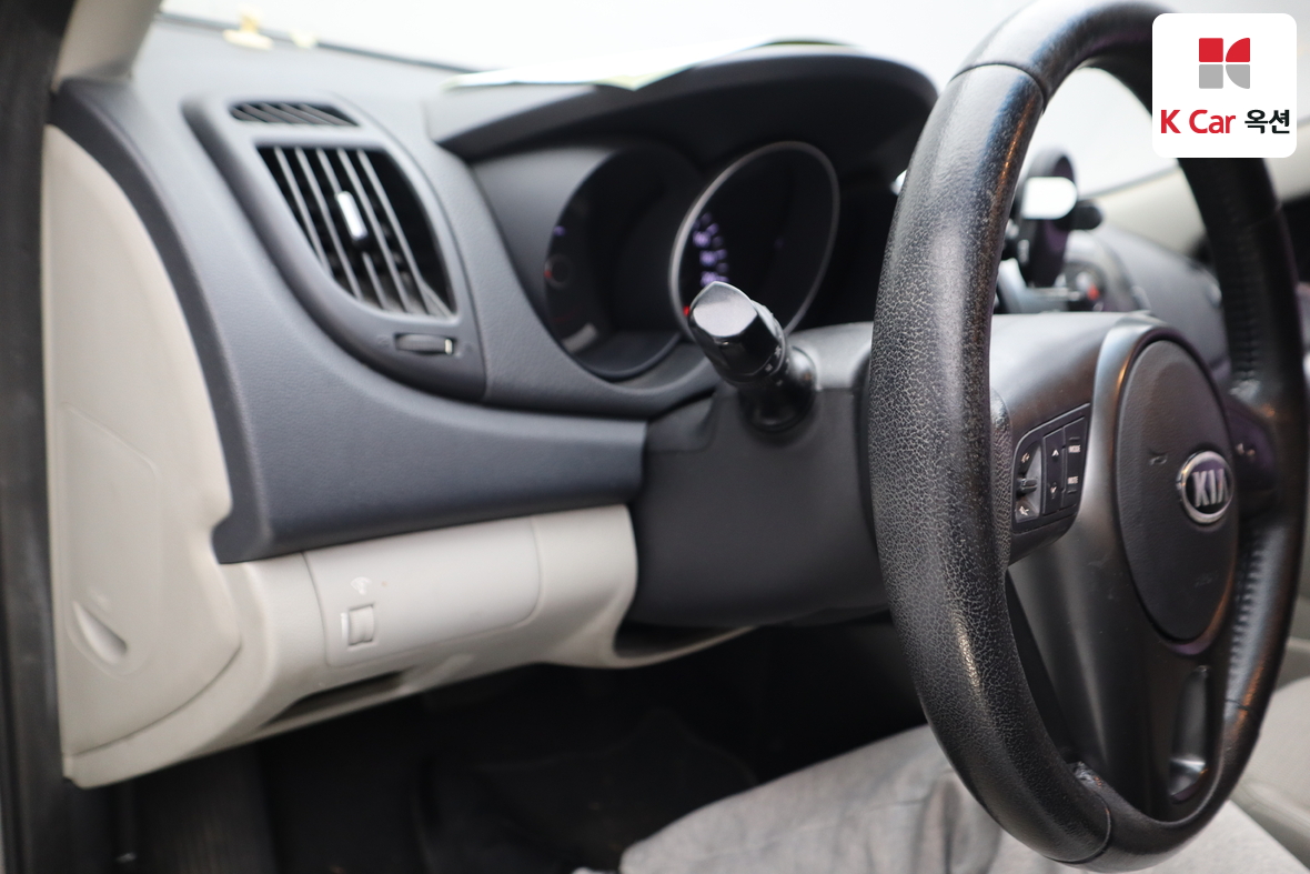 كيا فورتي 2010 - صورة 9