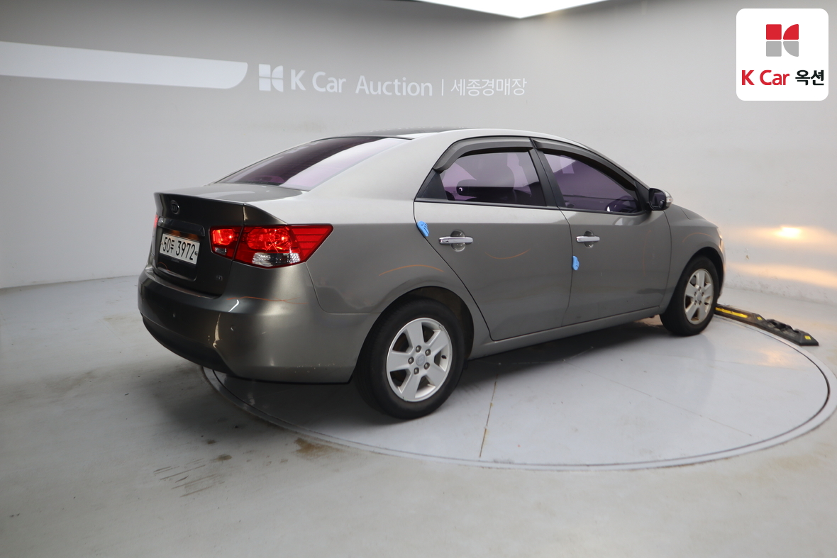 كيا فورتي 2010 - صورة 2