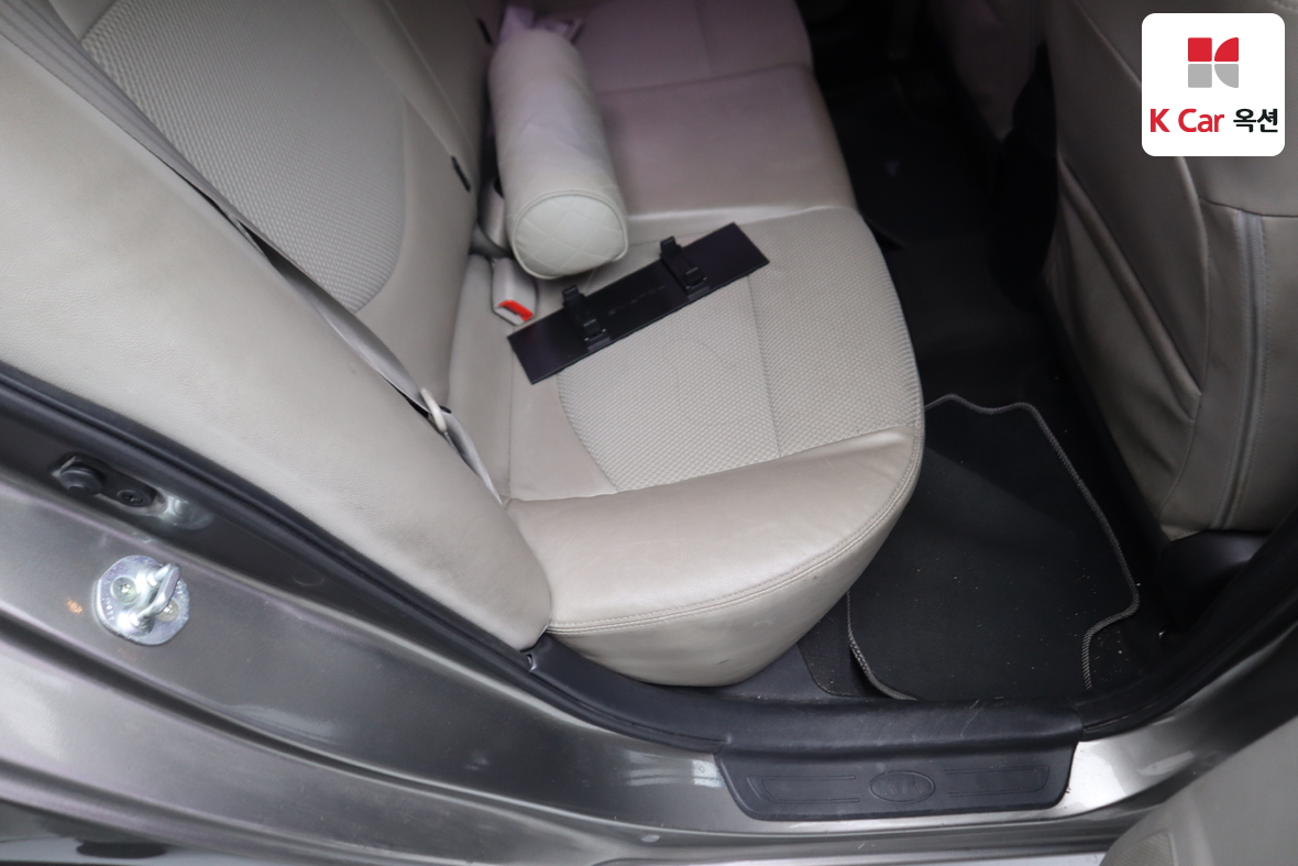 كيا فورتي 2010 - صورة 25