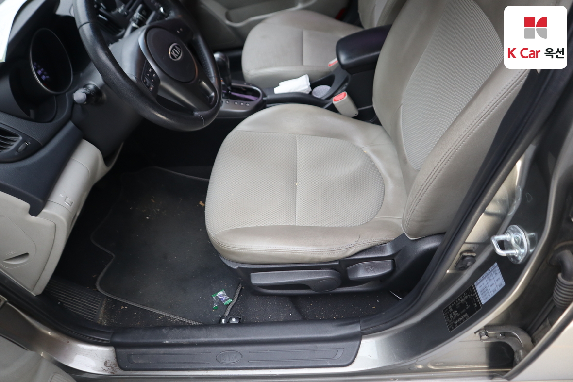 كيا فورتي 2010 - صورة 18