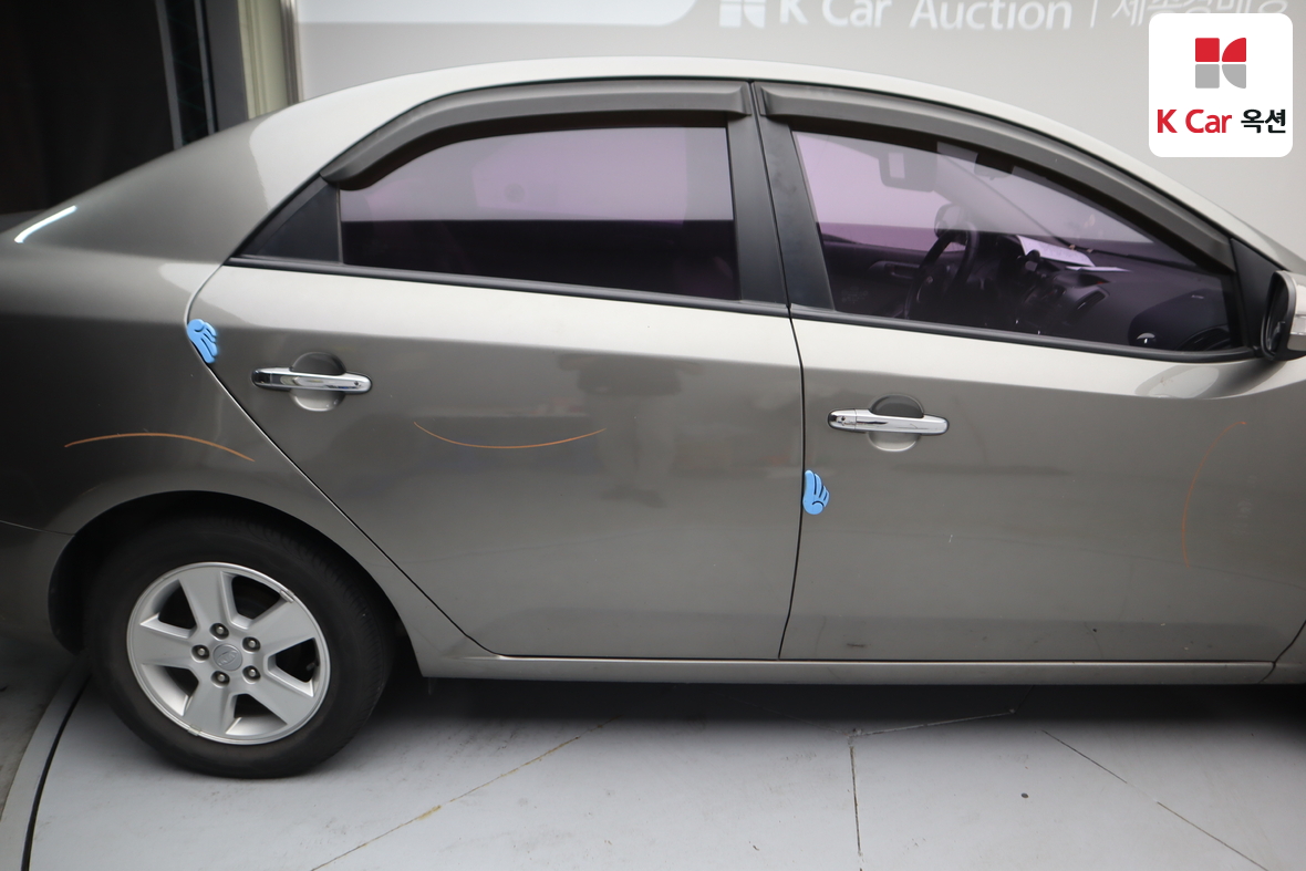 كيا فورتي 2010 - صورة 32